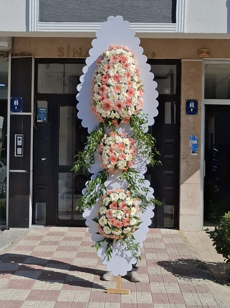 Pembe & Beyaz Kutlama Çelenki